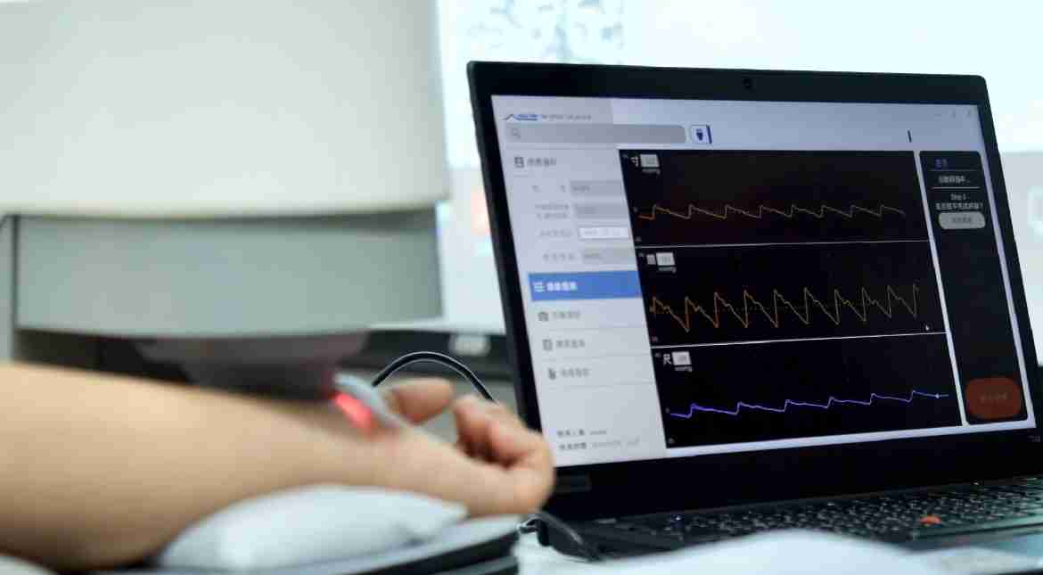 牛牛游戏耘康以高解析与拟真的显示技术，，，，将其应用于中医检测，，提供“中医数位化检测方案”，，，，使传统中医检测结果数据化与可视化