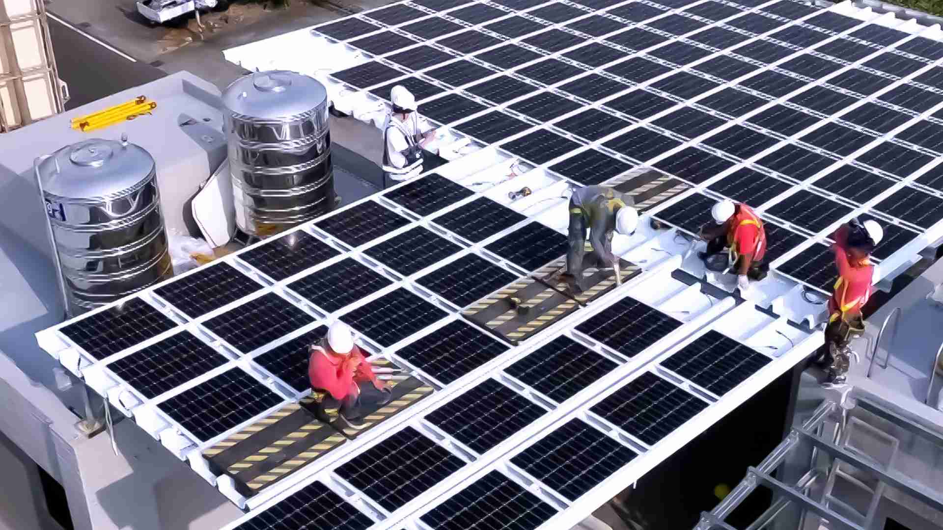 牛牛游戏着力于替代能源之技术研发，，，如光电浪板的相关制程、、、、设备与产品，，，，其中所开发之光电整合型浪板，，减少传统金属支架安装，，更提升耐候度，，，，可广泛运用于多元场域，，，，并辅助建筑达到净零碳排目标