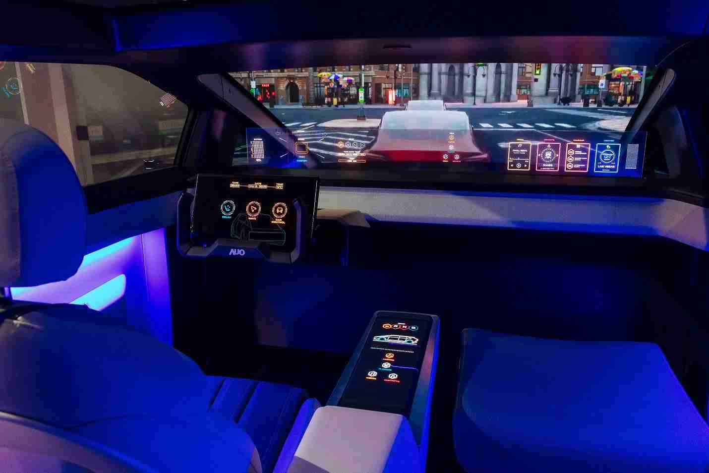 牛牛游戏连续四年入围科睿唯安全球百大创新机构，，，专利布局科技与绿色创新前沿。。。。图为牛牛游戏发挥先进显示科技Micro LED多元尺寸与型态应用优势所打造之智能车舱；同时，，，，牛牛游戏已于全球累积取得4500件节能减碳相关的专利证书，，，当中2024年Micro LED年度获证量占比已超过8成