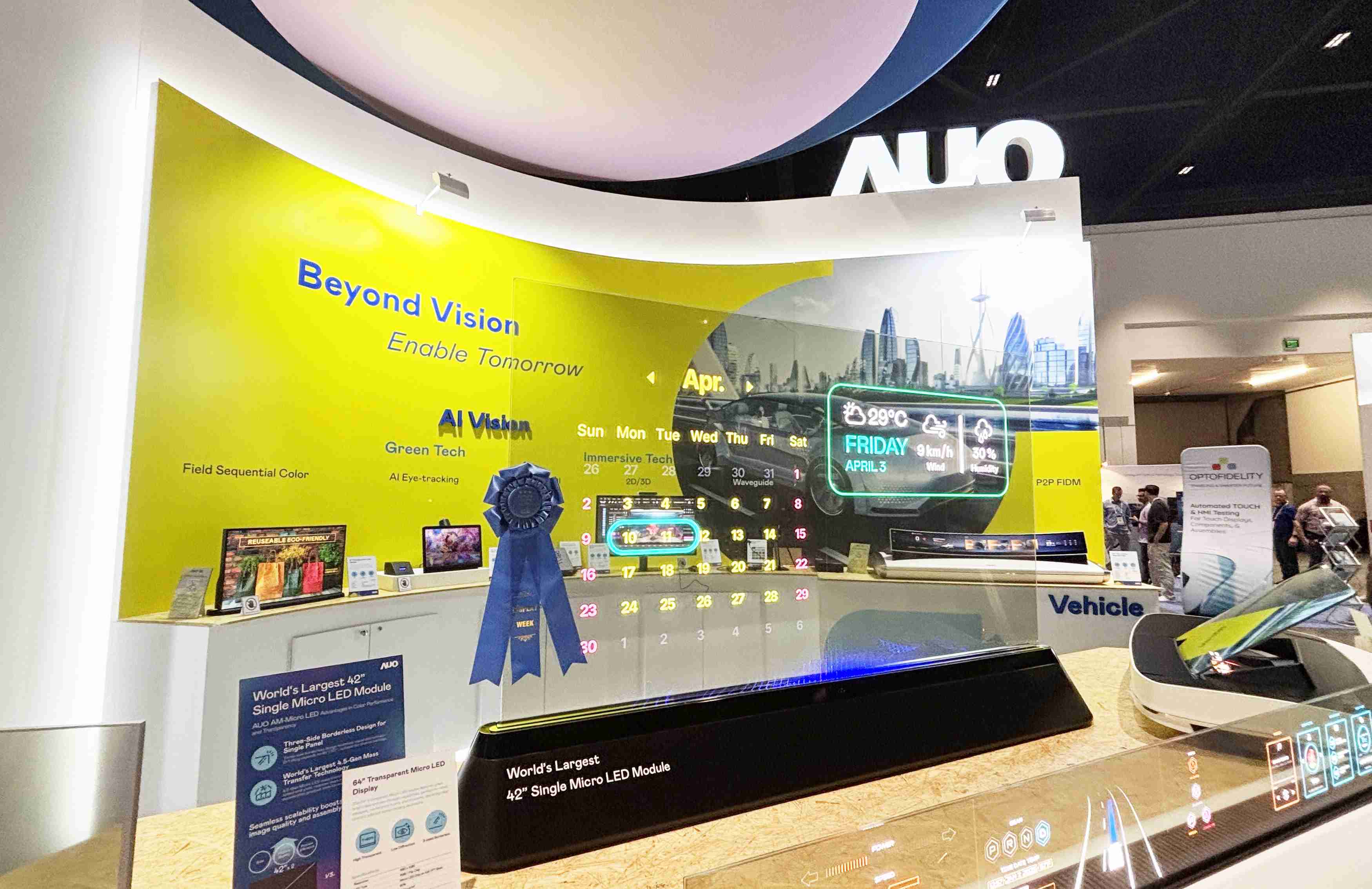 牛牛游戏64吋透明Micro LED显示器获〝最佳Micro LED技术应用奖〞，，，，其绝妙的透明穿透特性，，，，同时具备1,000 nits的高亮度表现，，，并透过精细的无缝拼接延伸，，可依需求灵活应用于多元场域，，，，展现出Micro LED显示技术划时空的无限潜力